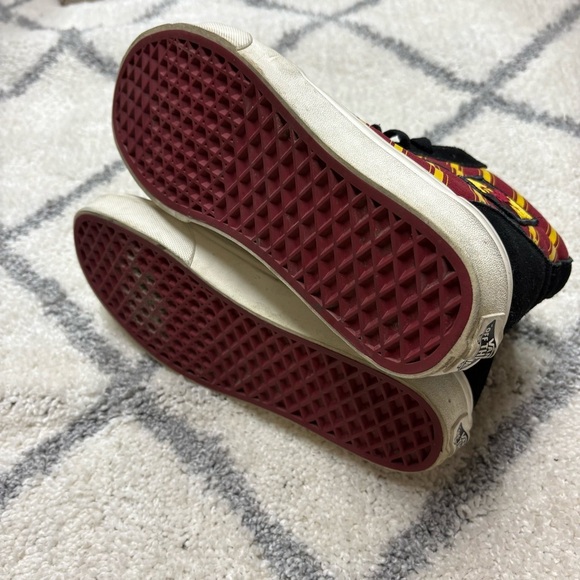 Vans Sk8-Hi Harry Potter Gryffindor Sneakers Black Red Women’s 8 - Picture 10 of 12